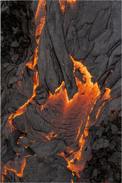 火山爆发和熔岩场从鸟瞰图