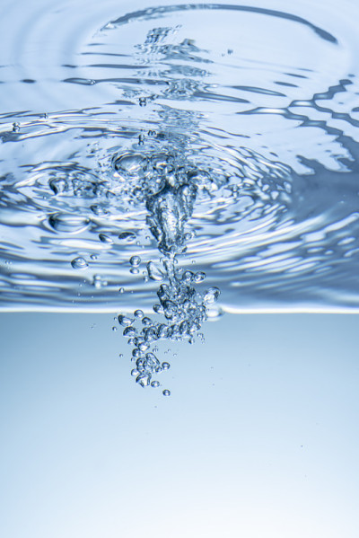 气泡在水中