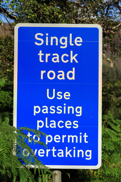 单轨道路使用通行地点标志