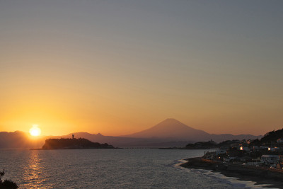 日落的富士山和叶岛