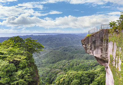 地狱之山的野崎悬崖俯瞰千叶的博索半岛。
