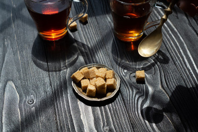 邀请他们边喝茶边聊