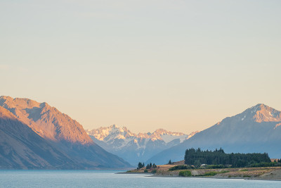 Beautiful landscape at sunrise of mt cook beside l