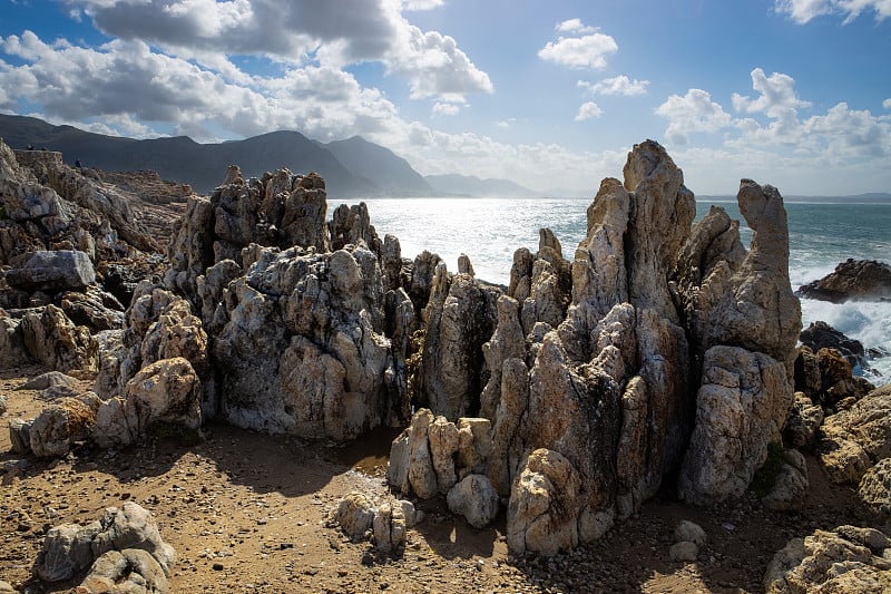 南非赫马努斯的海洋全景，一个以观鲸闻名的小镇