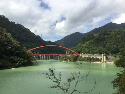Kurobe峡谷Kurobe河沿岸的风景