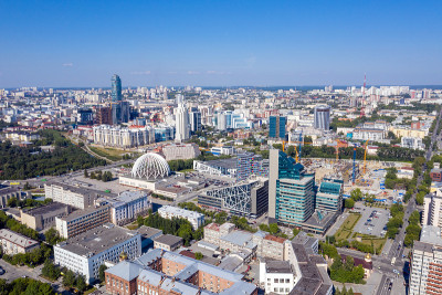 从上面俯瞰现代城市的全景