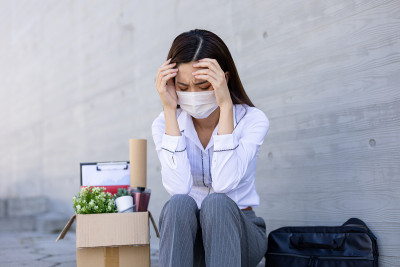 亚洲女性被解雇