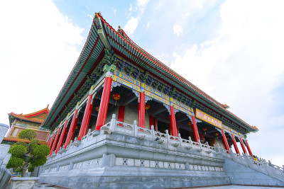 位于泰国农武里省邦布通的冷内乙2号有美丽的中国寺庙建筑。
