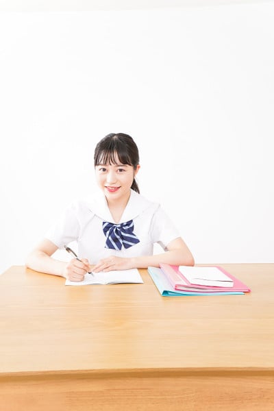 年轻的学生学习