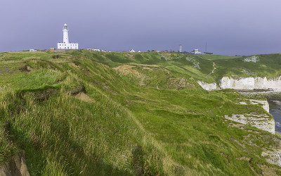 英国约克郡Flamborough Head灯塔的黎明。