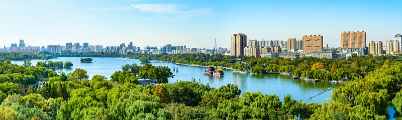 城市湖泊与建筑景观