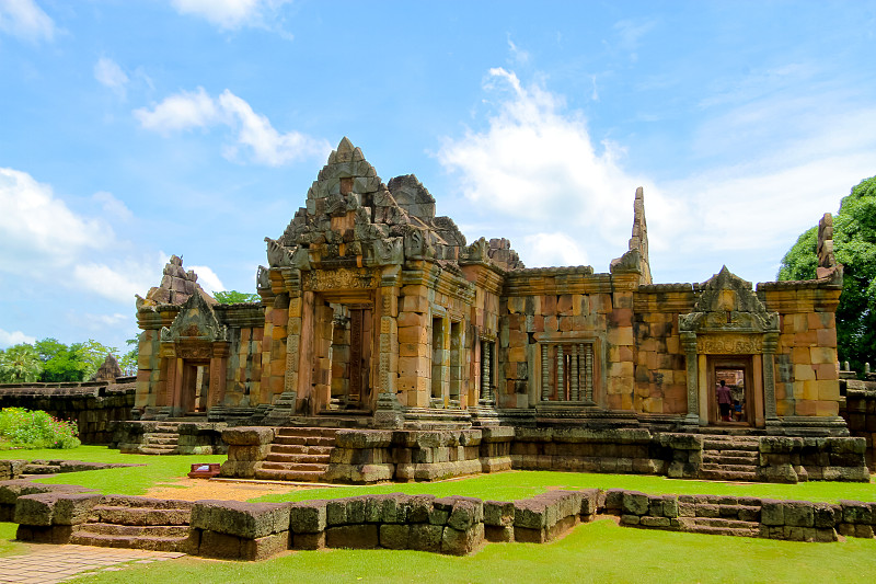 prasat Muang Tam是泰国布里拉姆省Prakhon Chai地区的一座高棉寺庙。它主要是