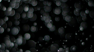 黑色背景上的慢动作雪