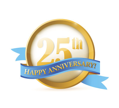 印章25周年金印与丝带。