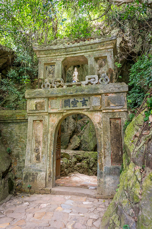 恩古一行山宝塔的大门。越南岘港