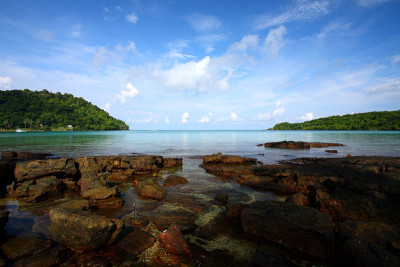 岩石在Koh Kood海滩
