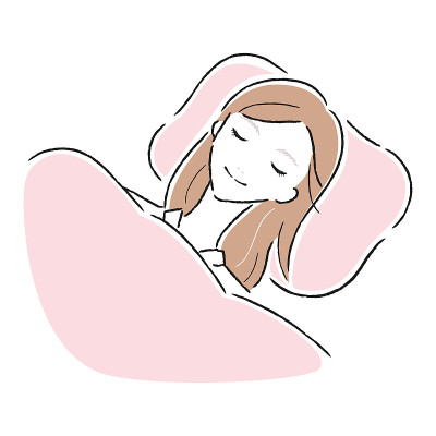 一个年轻女子的画像。在卧室里睡个好觉的女人。