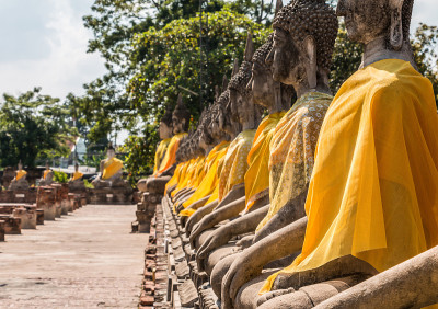 泰国大城府Yai Chaimongkol寺的佛像