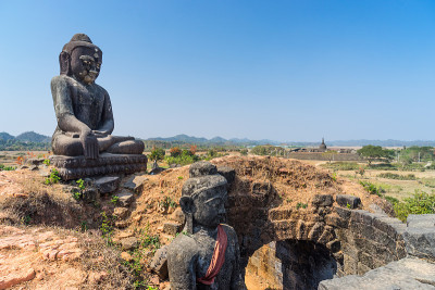 缅甸若开邦Mrauk-U古城的大佛雕像