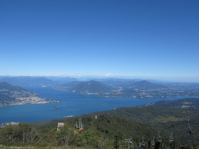 从Mottarone到stressa Lago Maggiore的缆车旅程