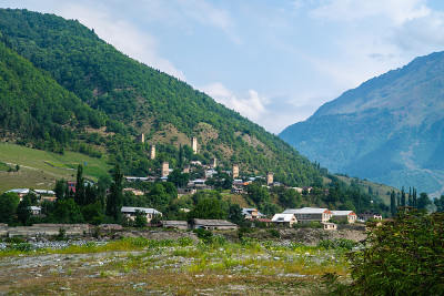 美丽的梅斯提村在山顶