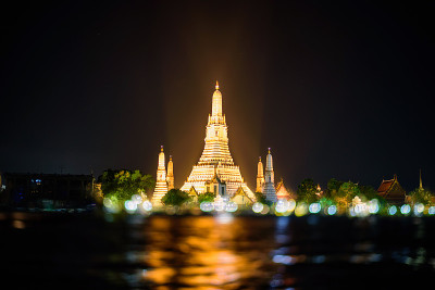 Wat Arun Ratchawararam Ratchawaramahawihan与照明公共地标