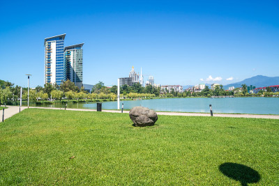 巴统的努里格利湖全景图