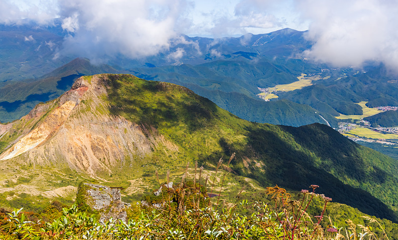 图为福岛县万代山顶的风景