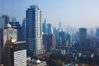 美丽的广角鸟瞰图的广州，广东，中国与天际线和风景以外的城市，从观景台