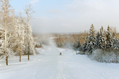 山滑雪。