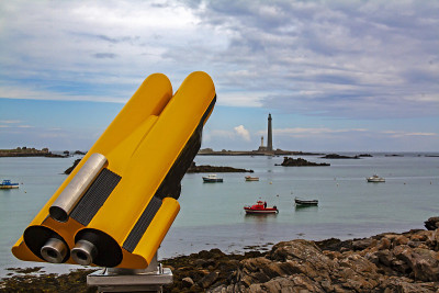 Plouguerneau。维珍岛灯塔前的海滨远景。Finistere。布列塔尼
