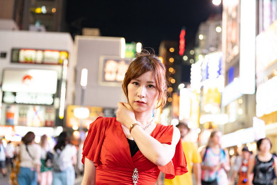 妇女参加了夜间工作俱乐部