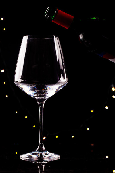 两个红酒酒杯
