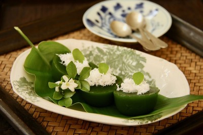 Kue Lumpang Pandan，来自南苏门答腊岛巴伦邦的传统蒸杯蛋糕