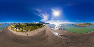 新西兰怀卡托地区拉格兰(Whāingaroa)上空的球面(360度)等矩形全景图