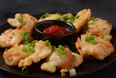 金黄酥脆的炸鸡片。炸鸡块，油炸食品
