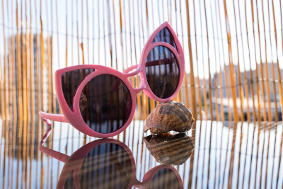 Profile of Cat eye sunglasses design for ladies wi