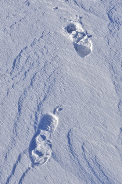雪地上的脚印