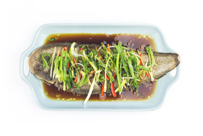 中国烹饪清蒸青葱比目鱼