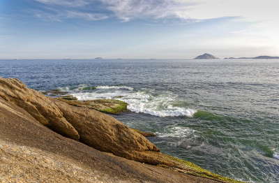 岩石和大海