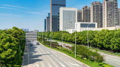 中国上海陆家嘴的世纪大道街景。