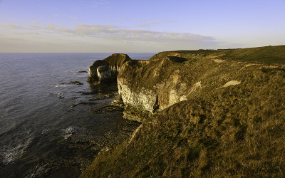 英国约克郡Flamborough Head的高白垩悬崖。