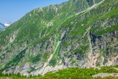 徒步旅行到阿让蒂埃冰川，欣赏山上的景色