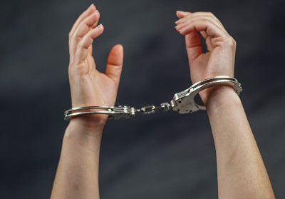 女性在犯罪观念中被铐上了手铐