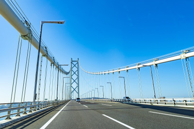 蓝天和明石海峡高速公路