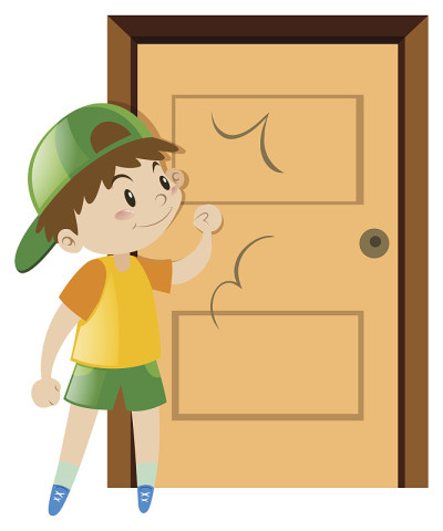 小男孩在敲门