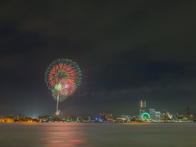 日本横滨海湾2015年夏季烟花