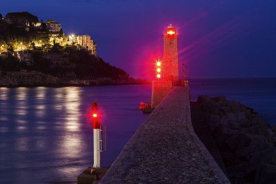 尼斯灯塔之夜