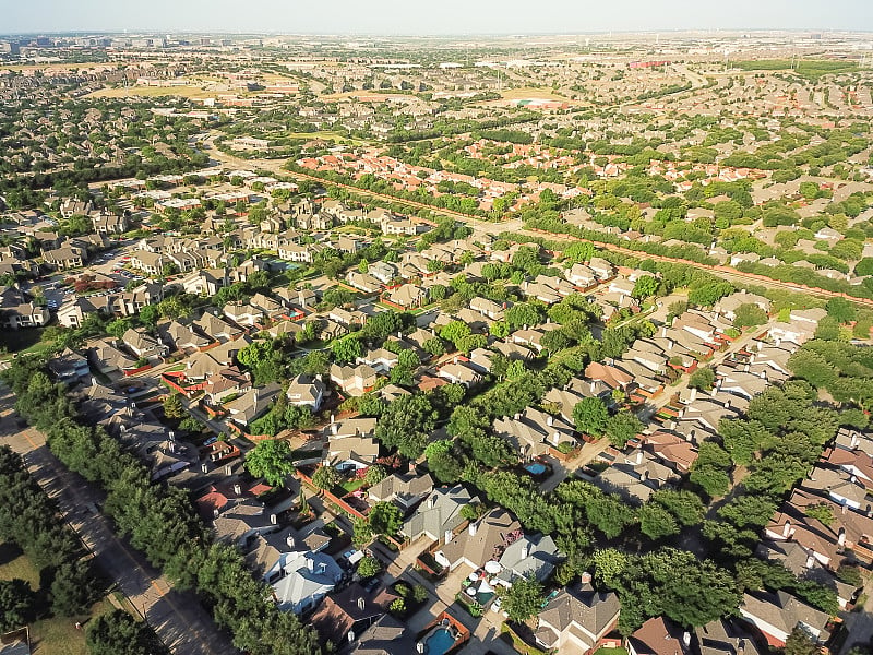 俯视图城市扩张在更大的达拉斯-沃斯堡地区