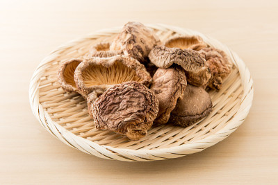 干香菇。